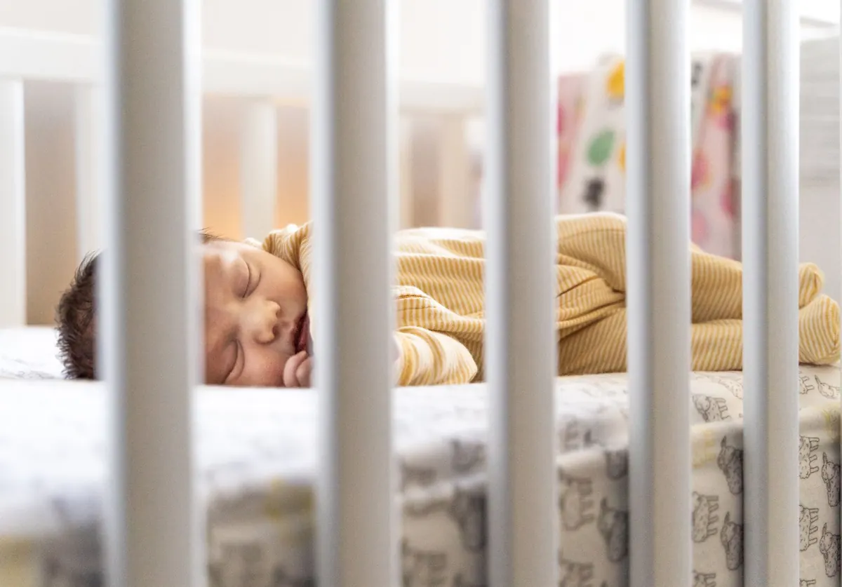 Baby Sleep Regression or Growth Spurt? A Comparison Chart for 4, 8, and 12 Months